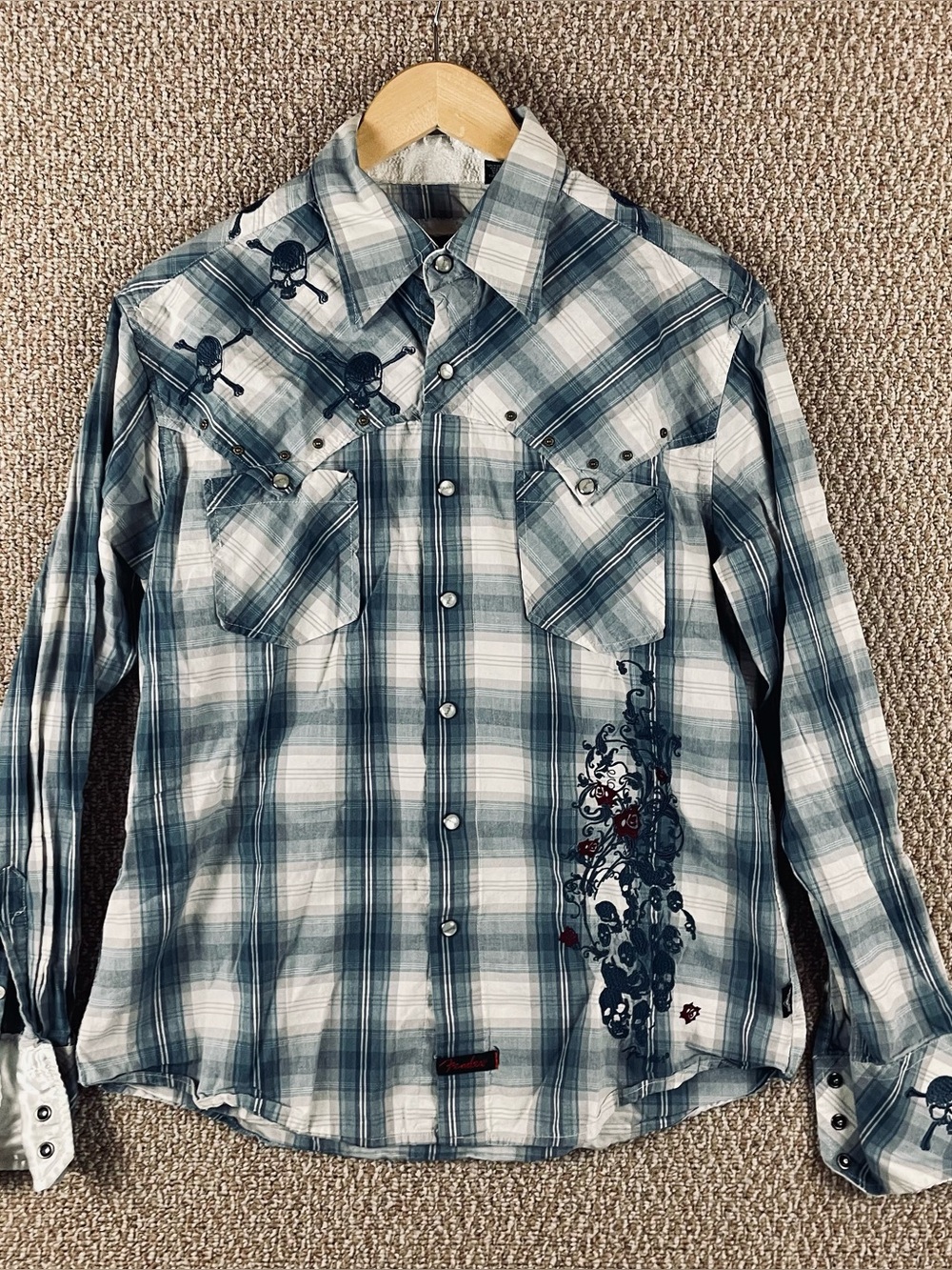 Fender Shirt Men's Medium Pearl Snap Embroidered Skull Flip Cuff Western S14